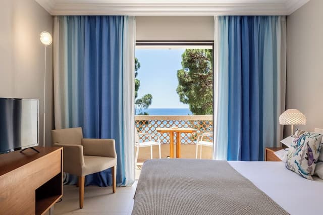 Room, Sea View