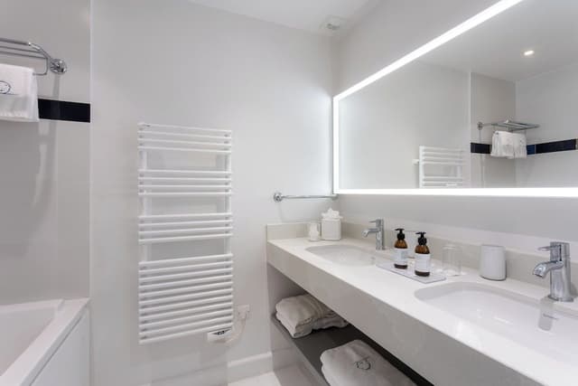 Room, Sea View