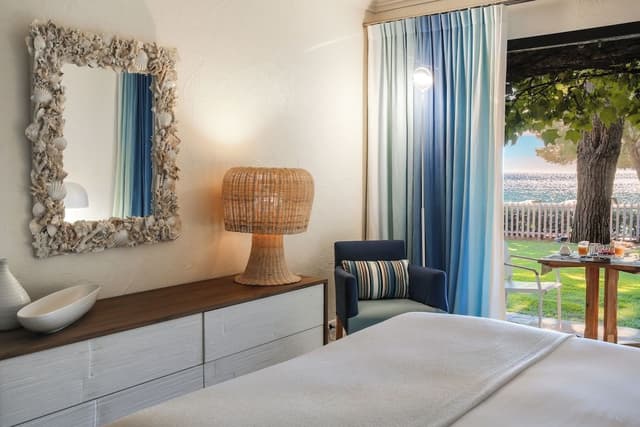 Room, Sea View