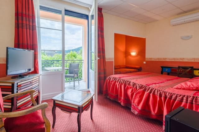 Superior Double Room, Bathtub