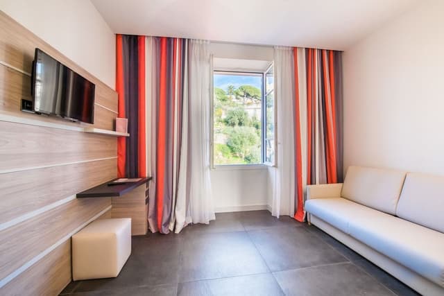Suite, Sea View