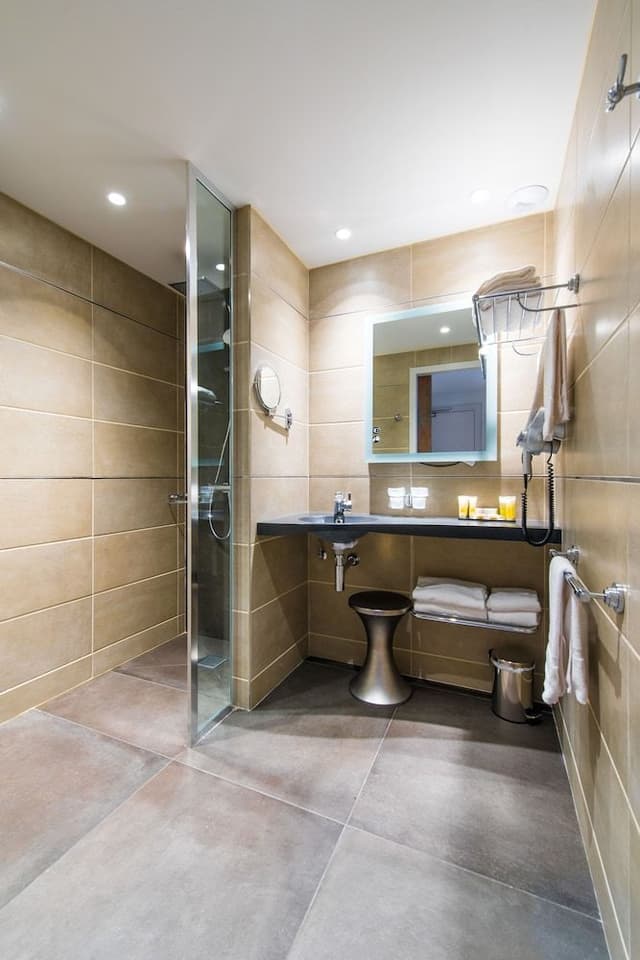 Suite, Sea View