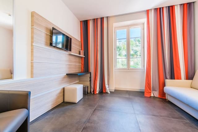 Suite, Sea View