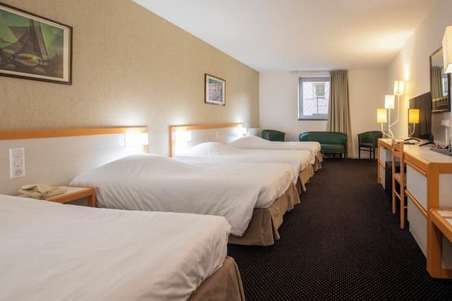 Family Quadruple Room (2 adultes et 2 enfants)