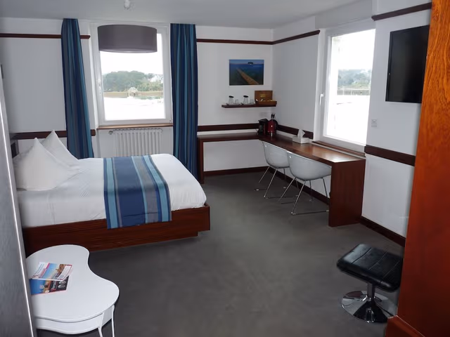 Suite, Sea View