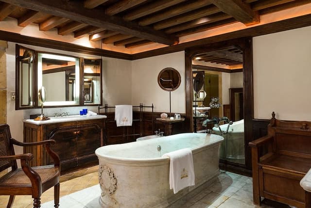 Superior Castle Suite - Beaujolais View