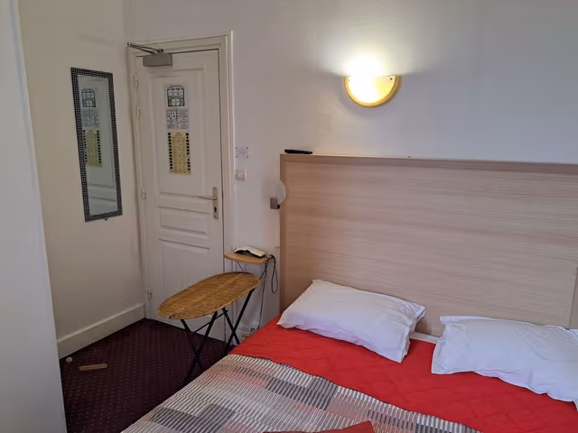 Room, Garden View