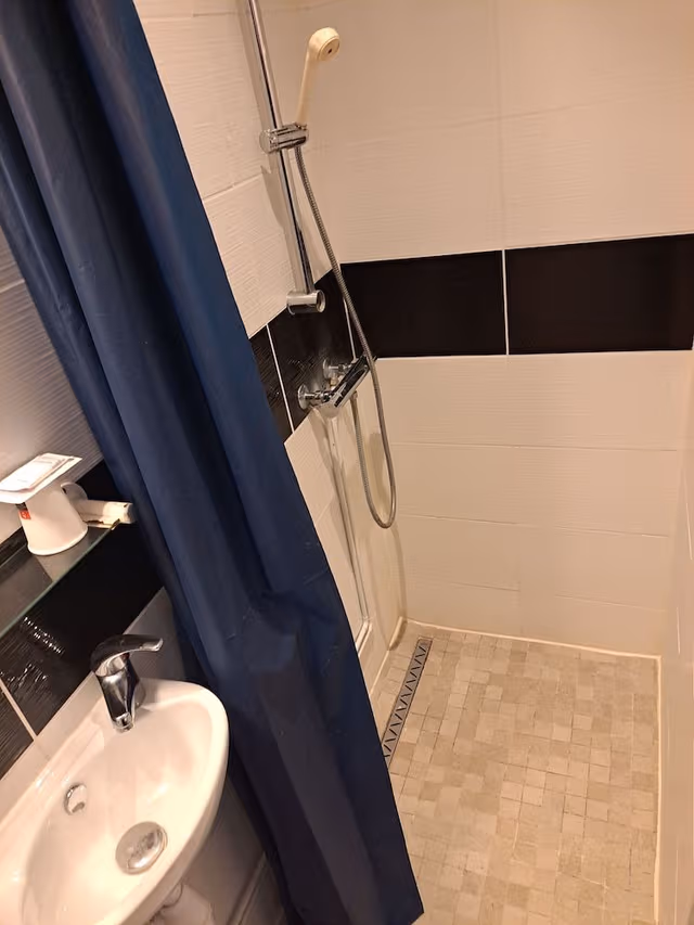 Room, City View