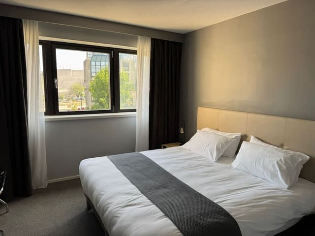 Superior Double Room, Bathtub