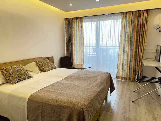 Panoramic Triple Room, City View