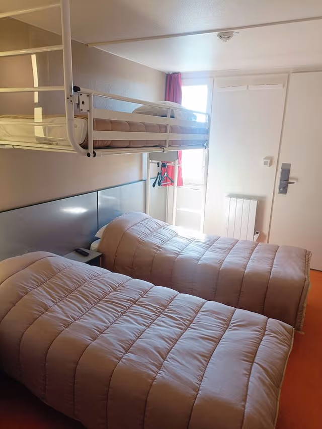 Economy Triple Room, 3 Twin Beds, Non Smoking
