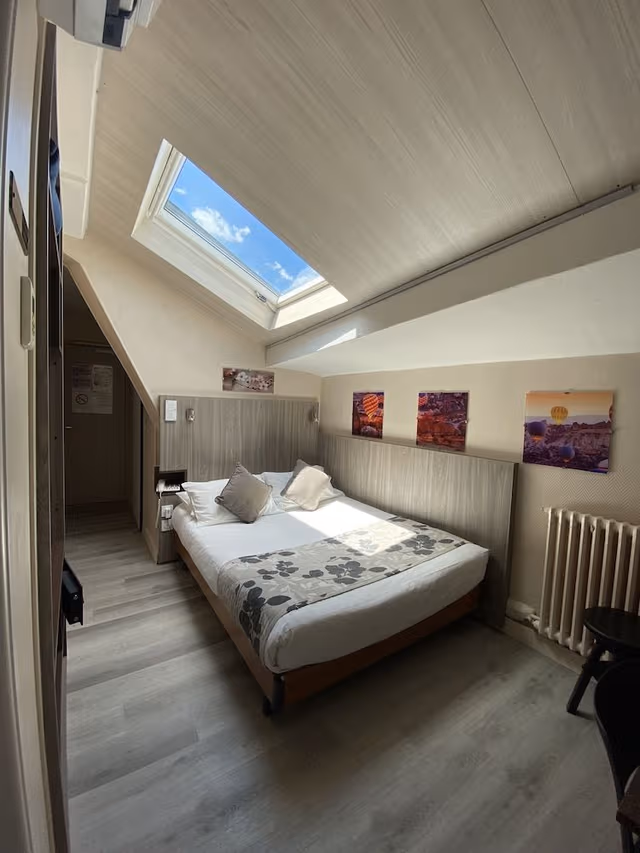 Family room in the attic, bathtub