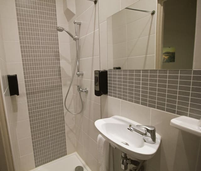 Economy Double Room (shower)