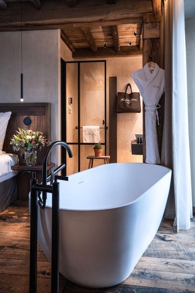 Luxury Double Room, Bathtub, River View (Steam Shower)
