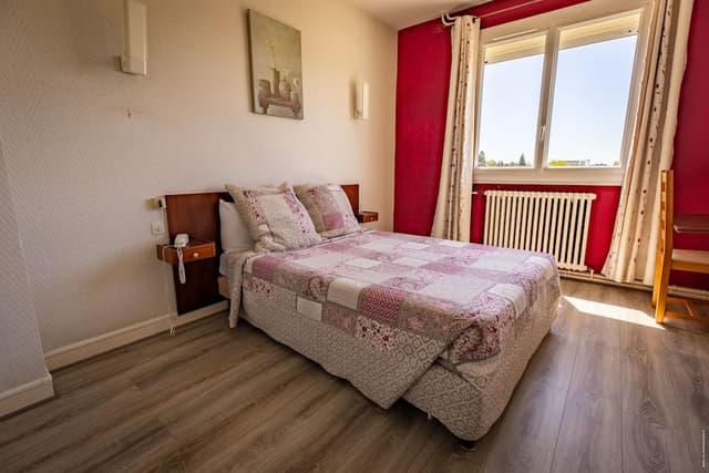 Chambre simple côté jardin