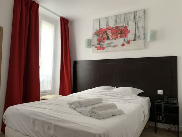 Superior Double Room, Bathtub