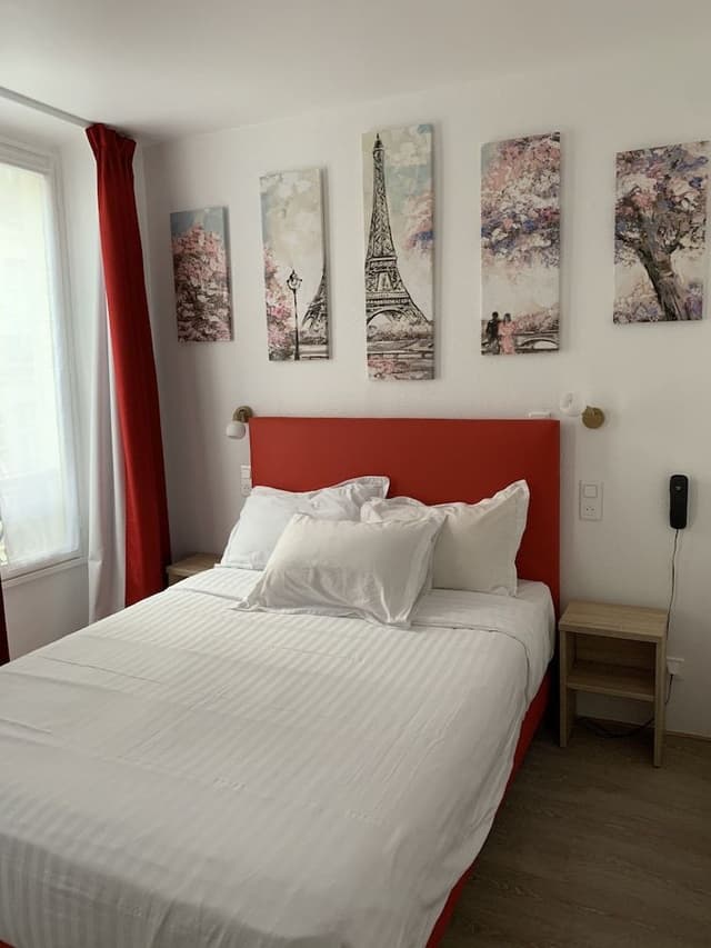 Superior Double Room, Bathtub