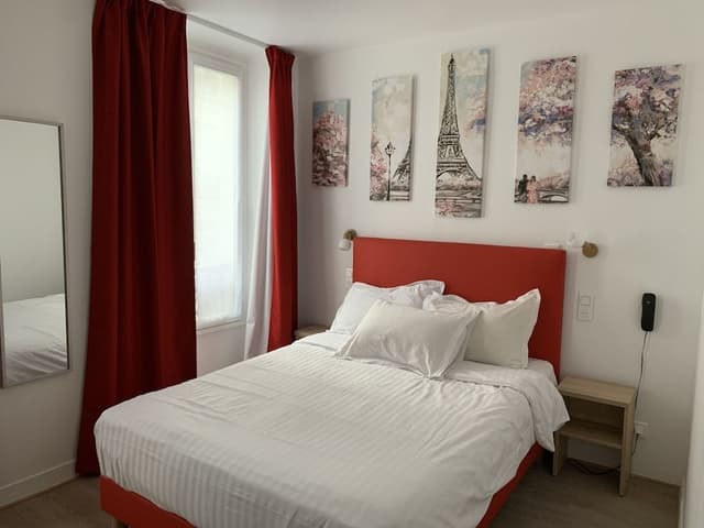 Superior Double Room, Bathtub