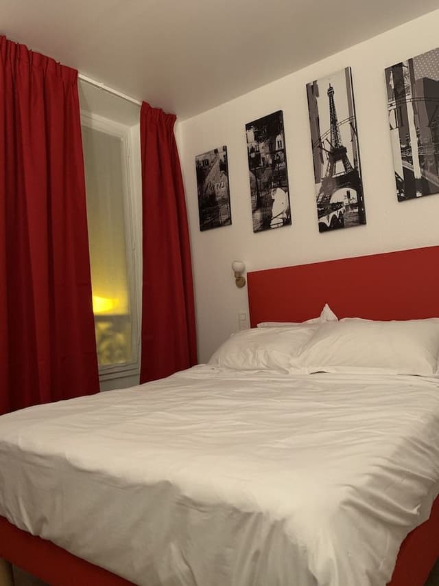Superior Double Room, Bathtub