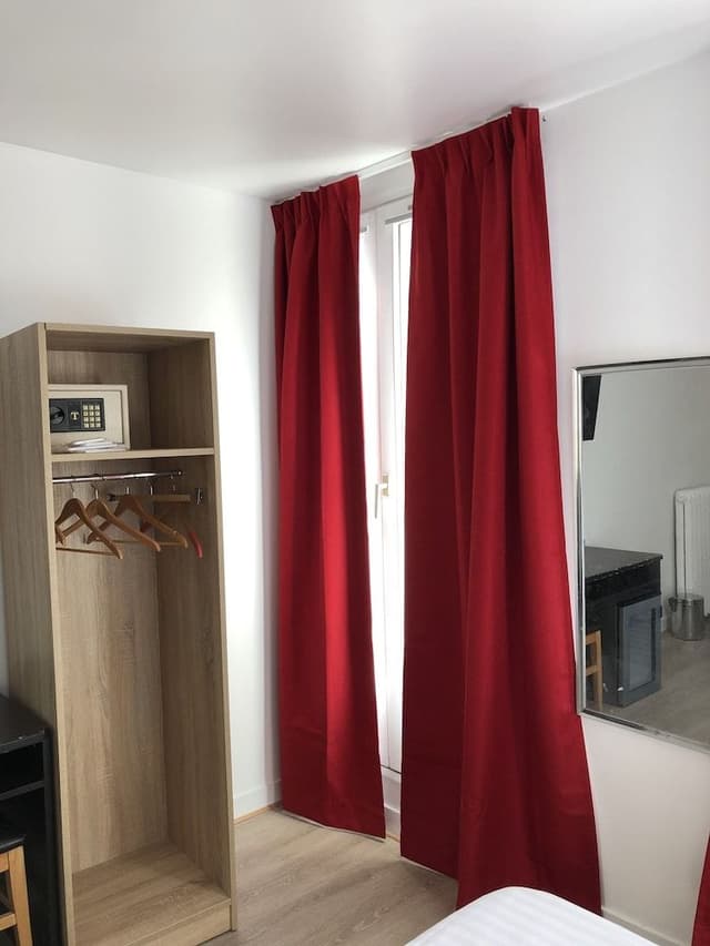 Superior Double Room, Bathtub