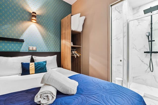 Superior Studio, 1 Double Bed (2 pax, 106 Rue de Paris)
