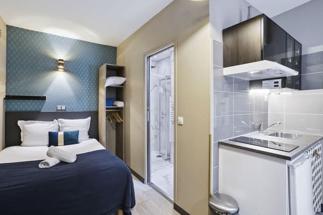 Superior Studio, 1 Double Bed (2 pax, 106 Rue de Paris)