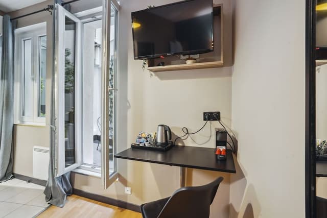 Superior Studio, 1 Double Bed (2 pax, 106 Rue de Paris)