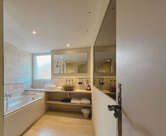 Traditional Suite, Bathtub, Garden View