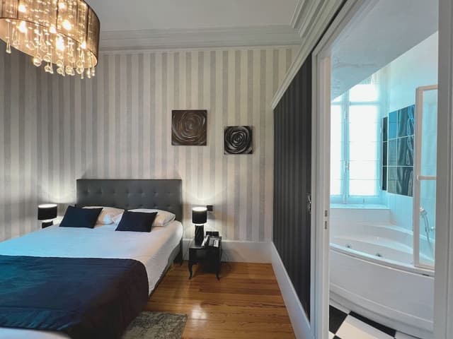 Traditional Suite, Bathtub, Garden View