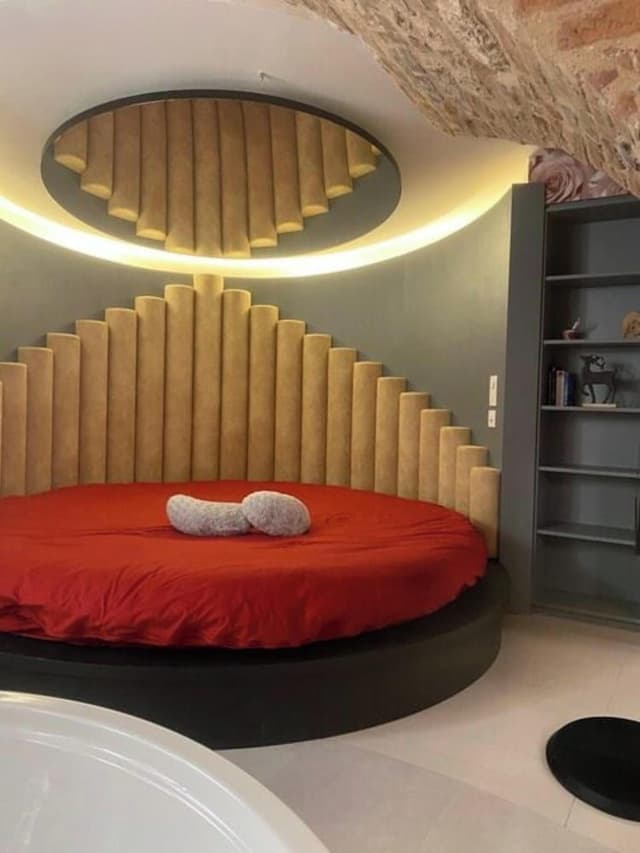Romantic Suite without windows