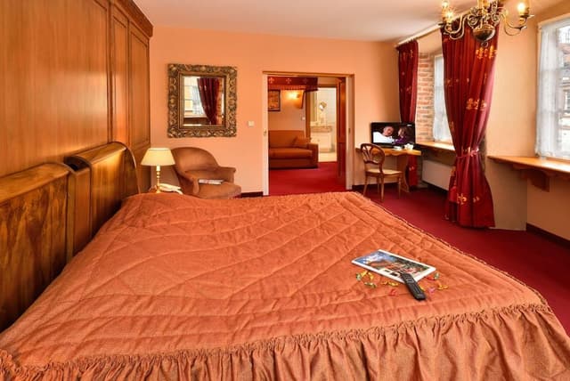 Suite (for 3)