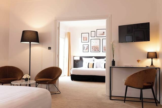 Luxury Suite