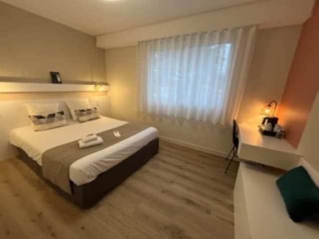 Club Room, Connecting Rooms