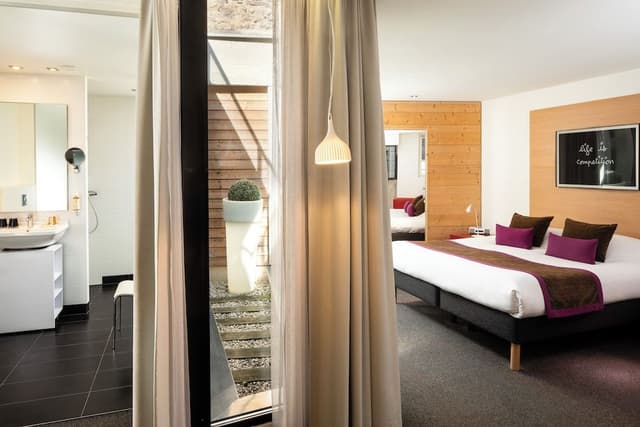 Suite, 1 Queen Bed with Sofa bed