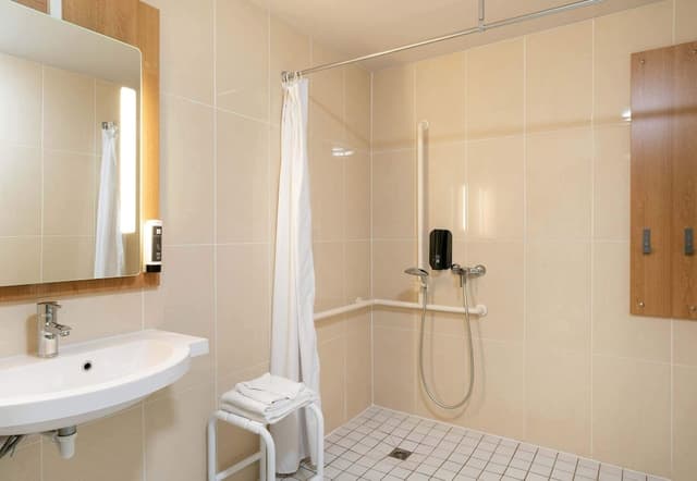 Double Room, 1 Queen Bed, Mobility Accessible, Non Smoking