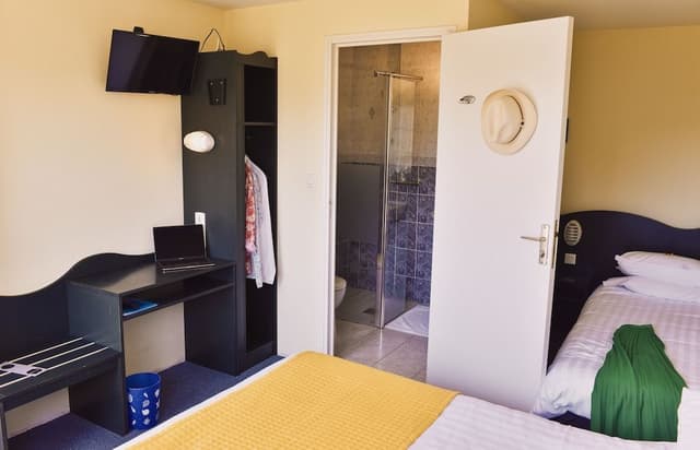 Standard Triple Room, Garden View