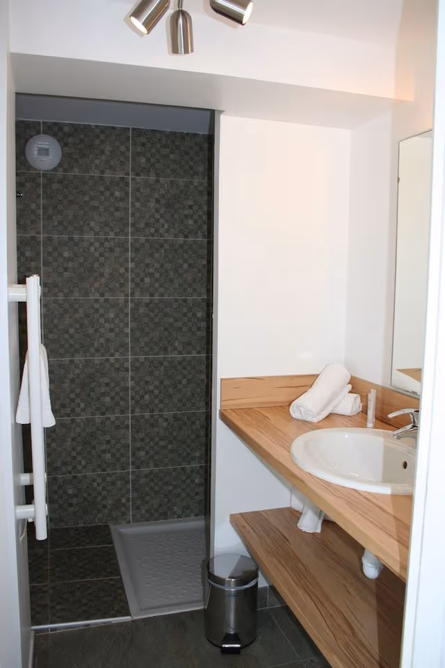 Apartment 4 People