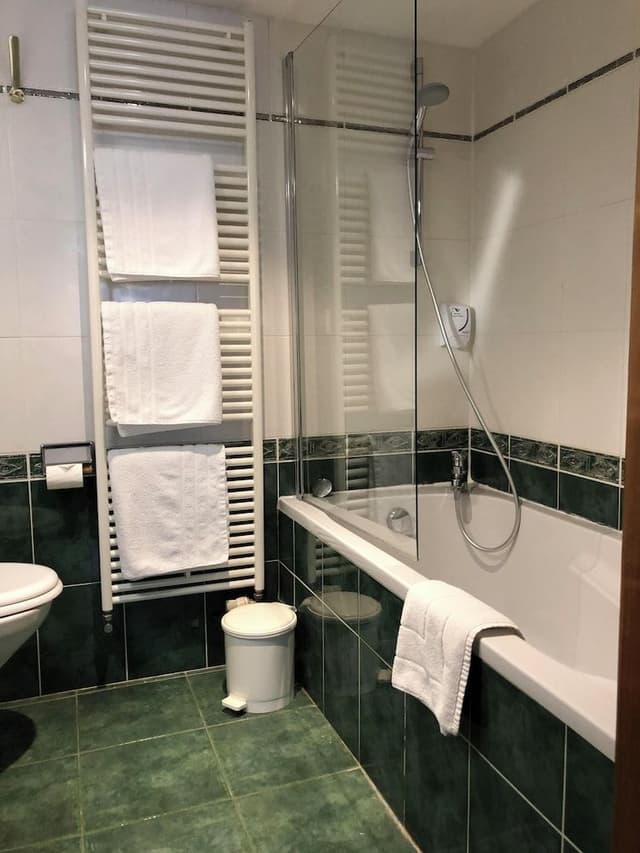 Superior Double Room, Bathtub
