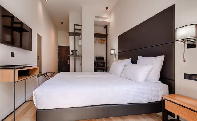 Classic Double Room, 1 Double Bed, Non Smoking, Courtyard View