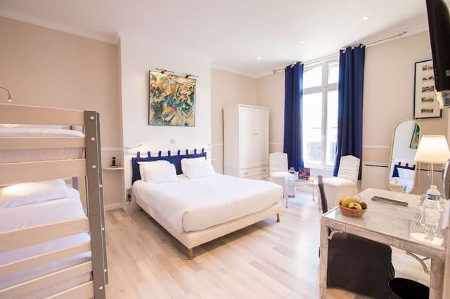 Family Room, Multiple Beds