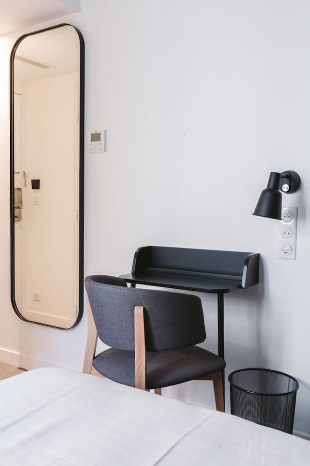Confidant Room