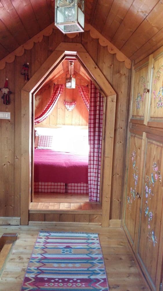 Traditional Apartment, Mountain View