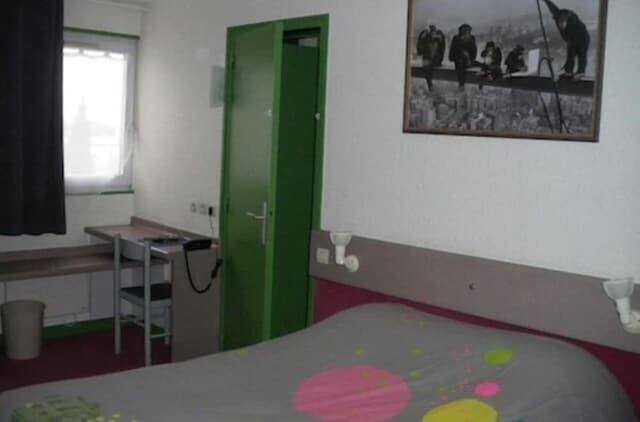 Room, Connecting Rooms