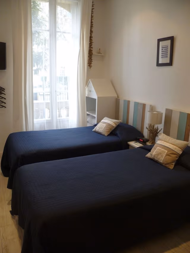 Small cabin with 2 Single Beds