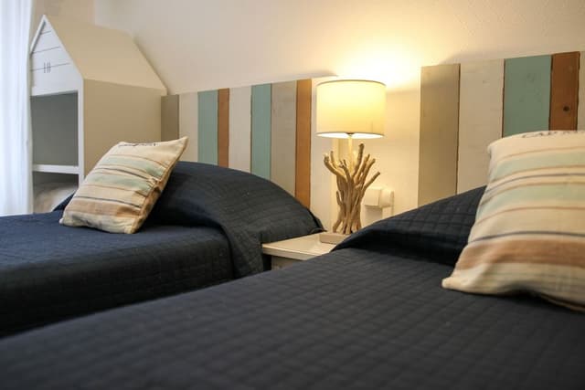 Small cabin with 2 Single Beds