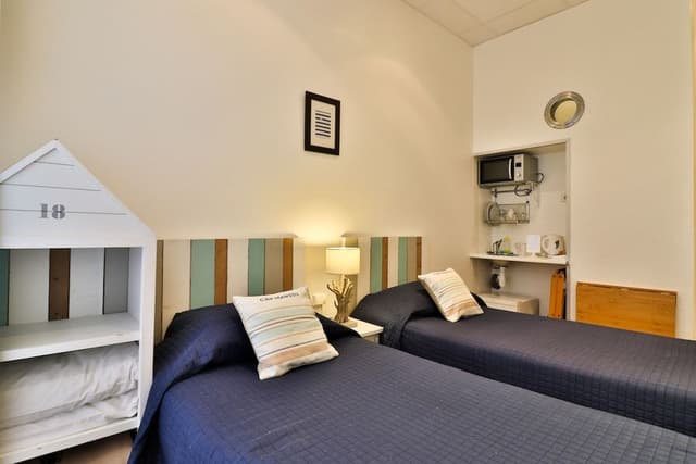 Small cabin with 2 Single Beds