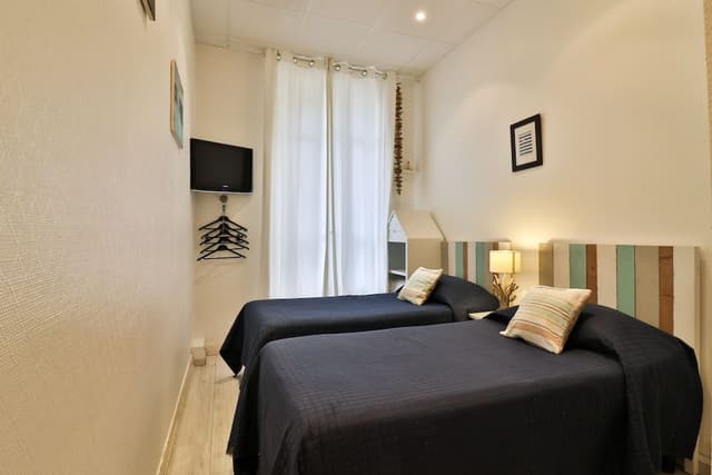 Small cabin with 2 Single Beds