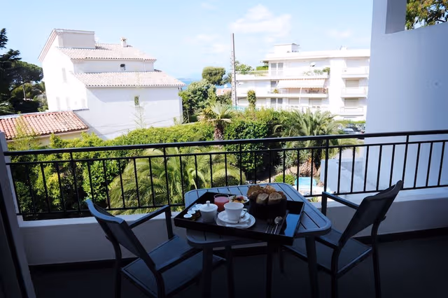 Comfort Room, Balcony