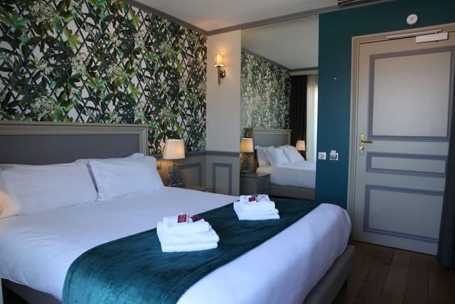 Deluxe Room, 1 Queen Bed