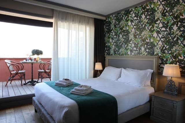 Deluxe Room, 1 Queen Bed